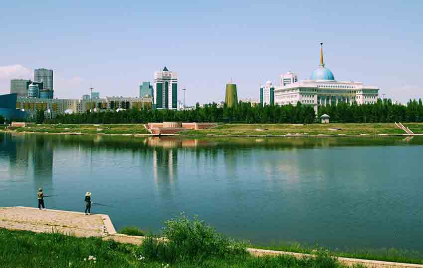 chuyen-tien-di-Kazakhstan-chi-phi-thap
